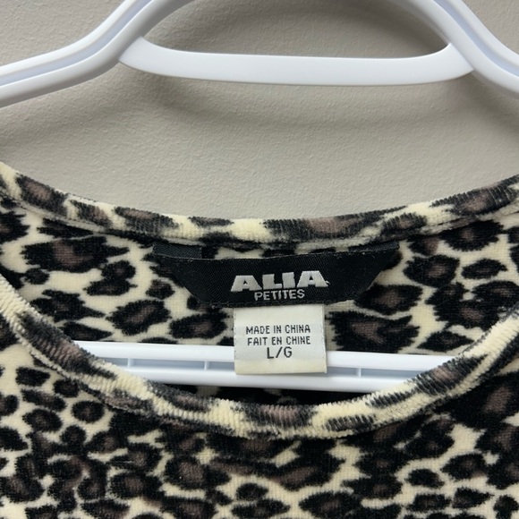 Alia Women’s Vintage Cheetah Print T Shirt - Picture 3 of 3